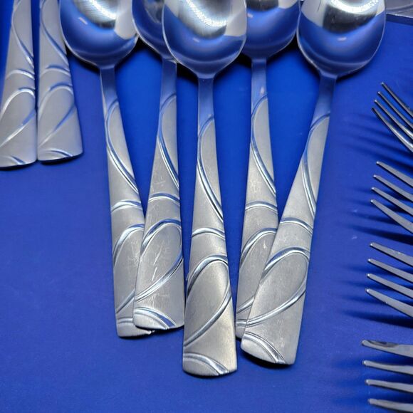 Cambridge Conquest Stainless Flatware 33 Assorted Pieces - Picture 2 of 7